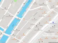 Ambulance met grote spoed naar de Korte Korsjespoortsteeg in Amsterdam