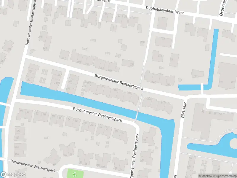 Ambulance met gepaste spoed naar de Burgemeester Beelaertspark in Dordrecht