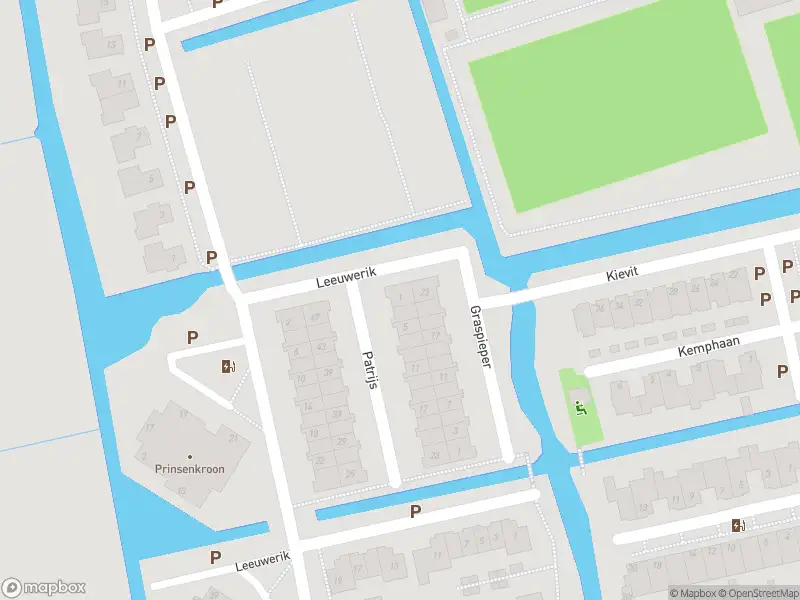 Ambulance met grote spoed naar de Patrijs in Leimuiden