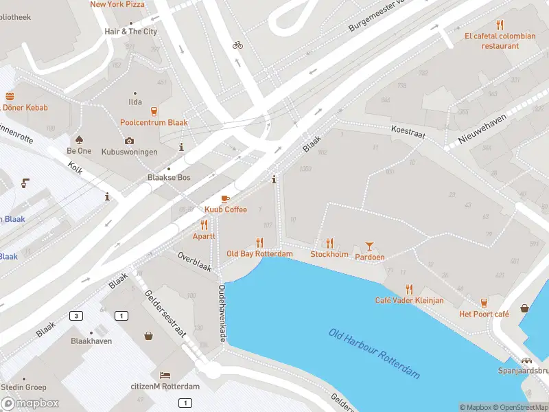 Ambulance met gepaste spoed naar de Slepersvest in Rotterdam