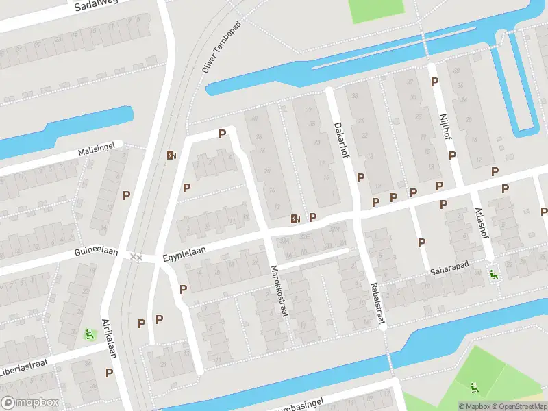 Ambulance met grote spoed naar de Senegalhof in Delft