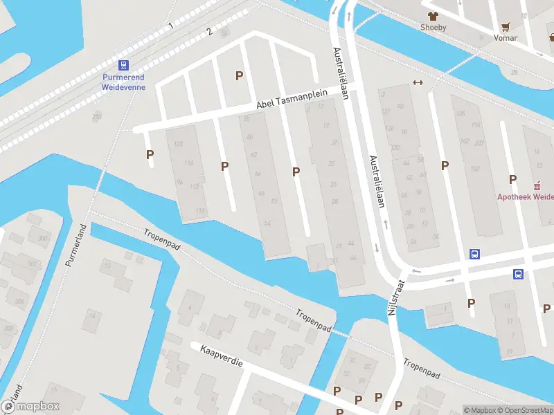 Ambulance met grote spoed naar de Abel Tasmanplein in Purmerend