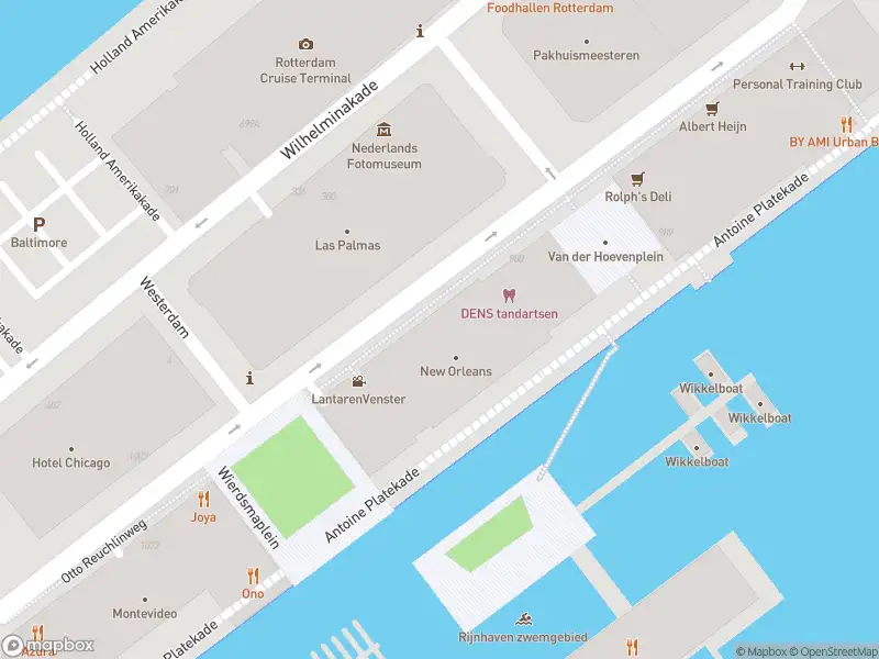 Ambulance met gepaste spoed naar de Otto Reuchlinweg in Rotterdam