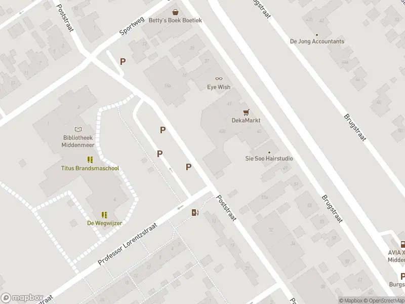 Ambulance met grote spoed naar de Poststraat in Middenmeer