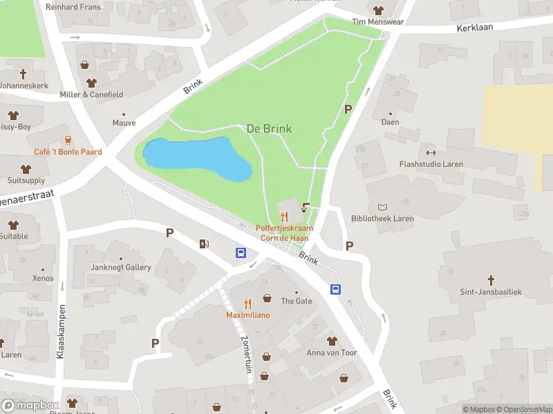 Politie naar de Brink in Laren vanwege aanrijding met letsel