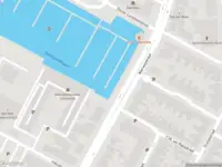 Ambulance met grote spoed naar de Merwestraat in Sliedrecht