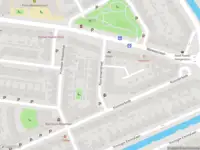 Ambulance met gepaste spoed naar de Keurenaerstraat in Delft