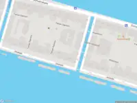 Ambulance met grote spoed naar de Javakade in Amsterdam