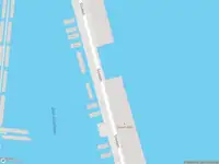 Ambulance met gepaste spoed naar de Silodam in Amsterdam