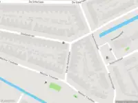 Ambulance met grote spoed naar de Van der Hoevenstraat in Leiden