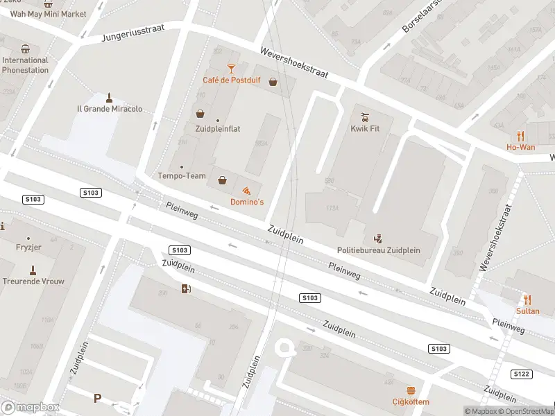 Ambulance met gepaste spoed naar de Zuidplein in Rotterdam