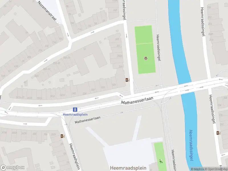 Ambulance met grote spoed naar de Mathenesserlaan in Rotterdam