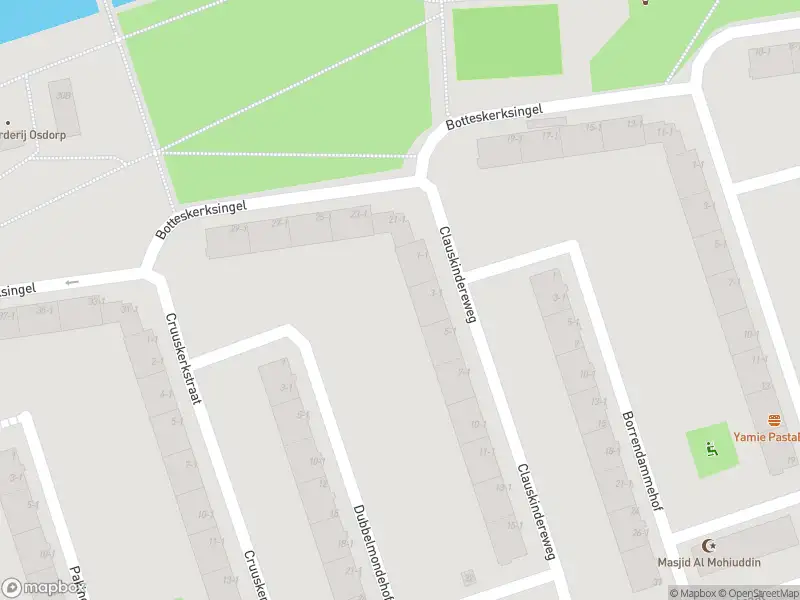 Ambulance met grote spoed naar de Adingerdorphof in Amsterdam