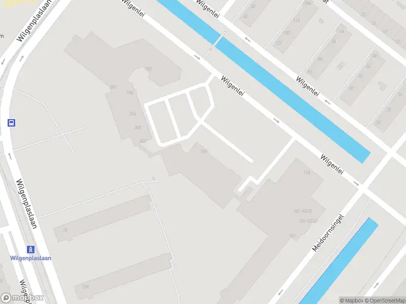 Ambulance met grote spoed naar de Wilgenlei in Rotterdam