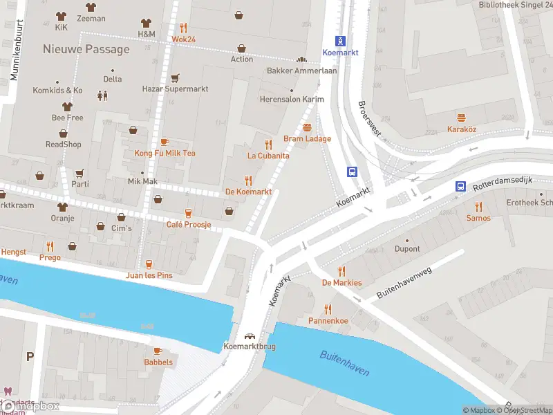 Ambulance met grote spoed naar de Koemarkt in Schiedam