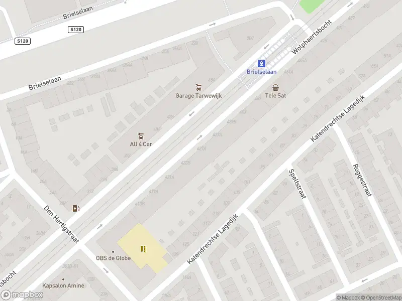 Brandweer met gepaste spoed naar de Zwartewaalstraat in Rotterdam vanwege een liftopsluiting