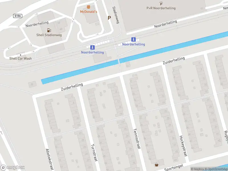 Ambulance met grote spoed naar de Tennisstraat in Rotterdam