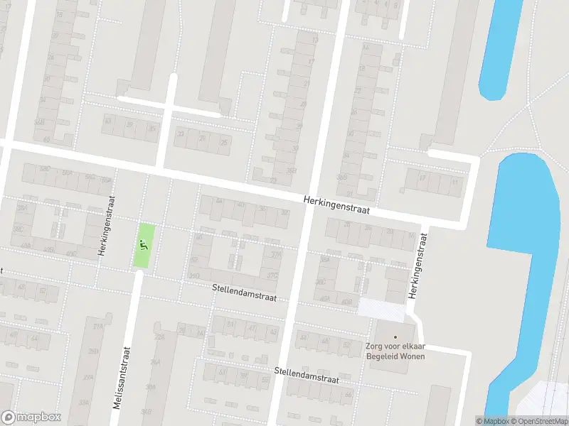 Ambulance met grote spoed naar de Herkingenstraat in Rotterdam