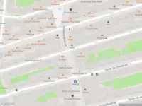 Ambulance met gepaste spoed naar de Bilderdijkstraat in Amsterdam