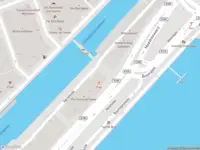 Ambulance met grote spoed naar de Boompjes in Rotterdam