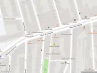 Ambulance met grote spoed naar de West-Kruiskade in Rotterdam