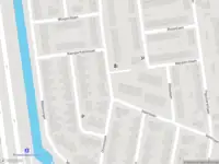 Ambulance met grote spoed naar de Iepenlaan in Schiedam