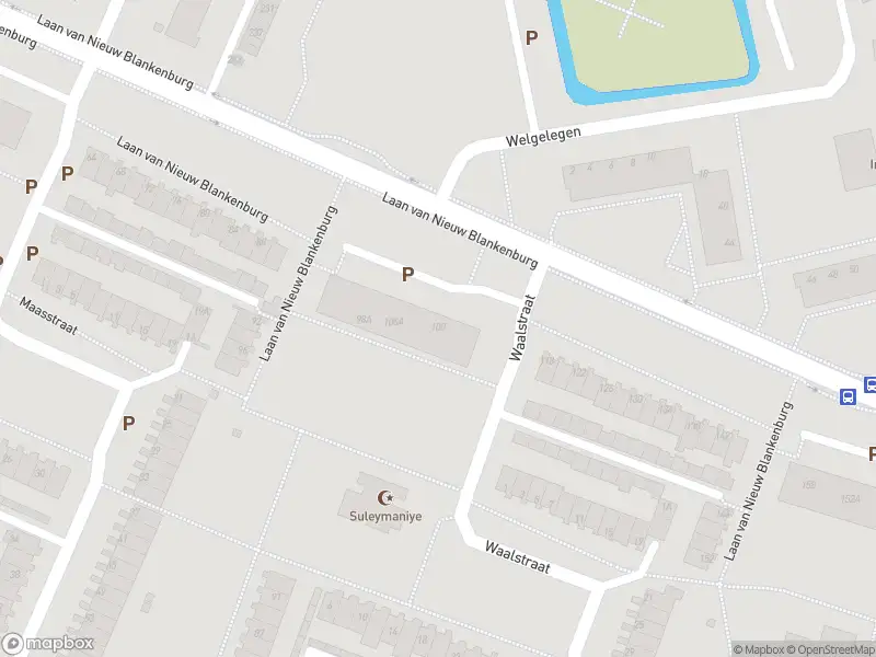 Ambulance met gepaste spoed naar de Laan van Nieuw Blankenburg in Rozenburg