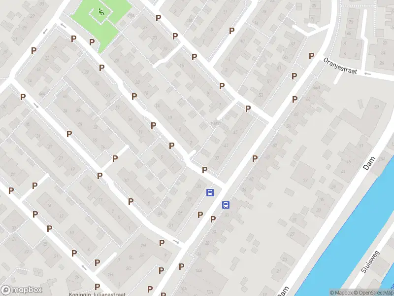 Ambulance met gepaste spoed naar de Koningin Emmastraat in Arkel