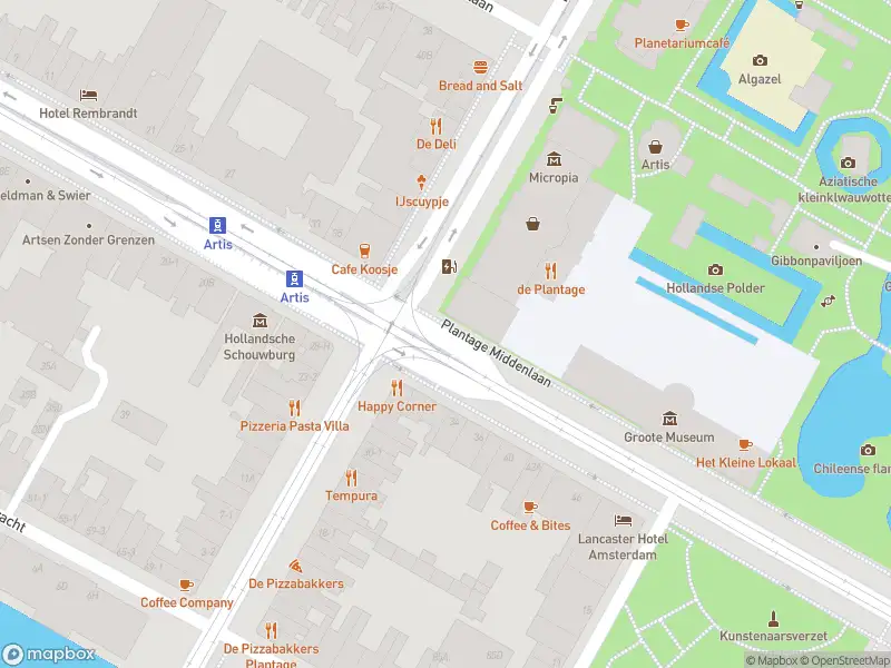 Brandweer met gepaste spoed naar de Plantage Muidergracht in Amsterdam vanwege wateroverlast