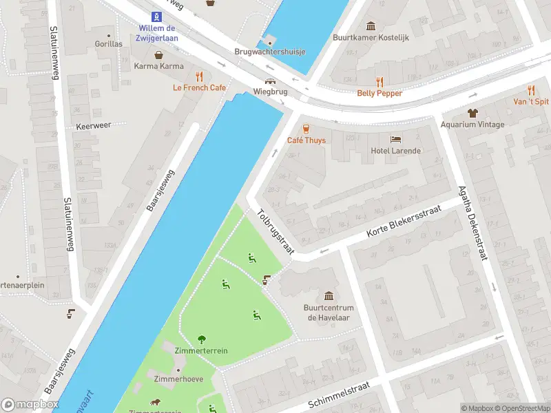 Ambulance met grote spoed naar de Tolbrugstraat in Amsterdam