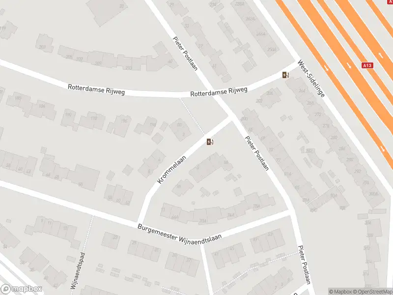 Ambulance met grote spoed naar de Krommelaan in Rotterdam