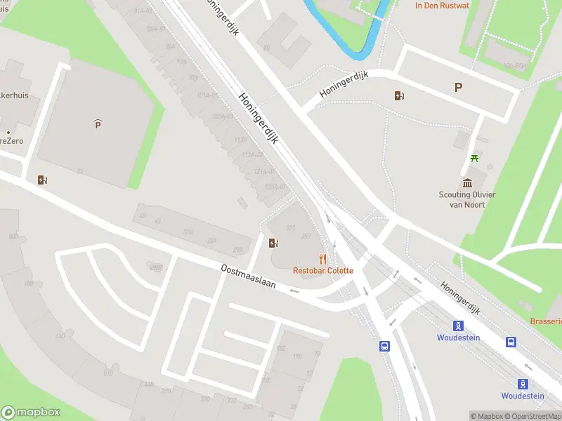 Ambulance met grote spoed naar de Honingerdijk in Rotterdam