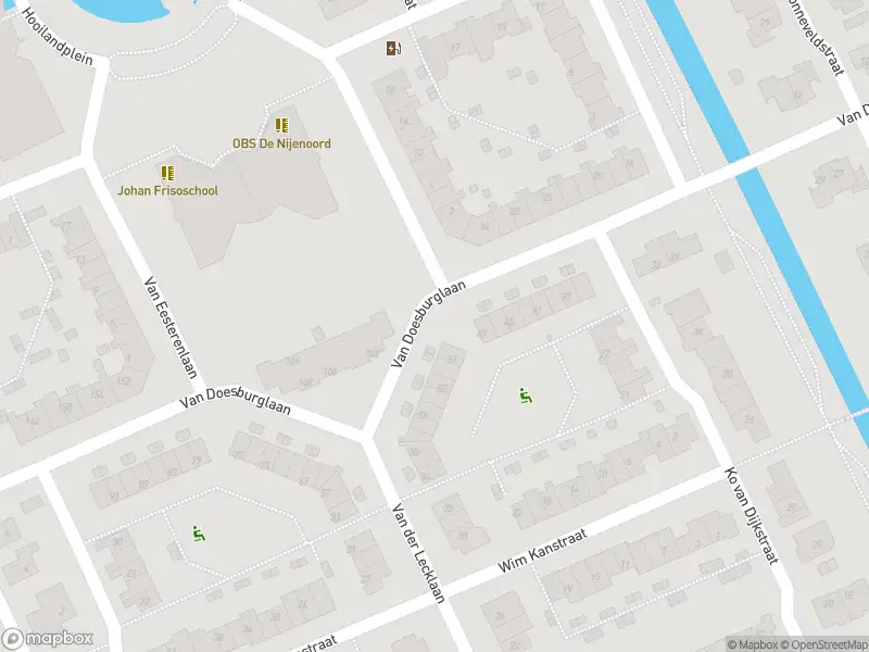 Brandweer en politie met grote spoed naar de Van Doesburglaan in Wageningen vanwege afhijsen patient