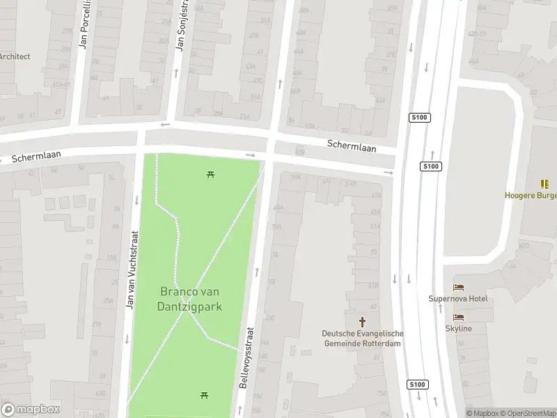 Ambulance met gepaste spoed naar de Bellevoysstraat in Rotterdam