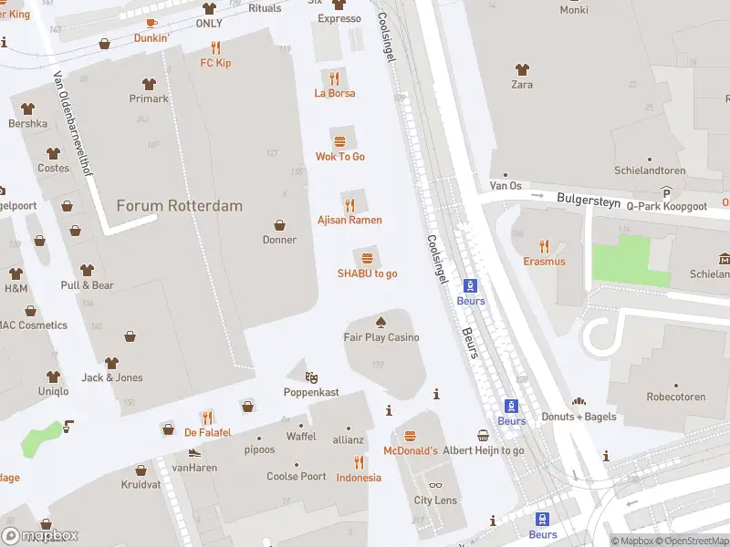 Ambulance met grote spoed naar de Coolsingel in Rotterdam