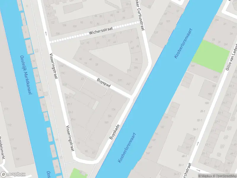 Ambulance met grote spoed naar de Buyspad in Amsterdam