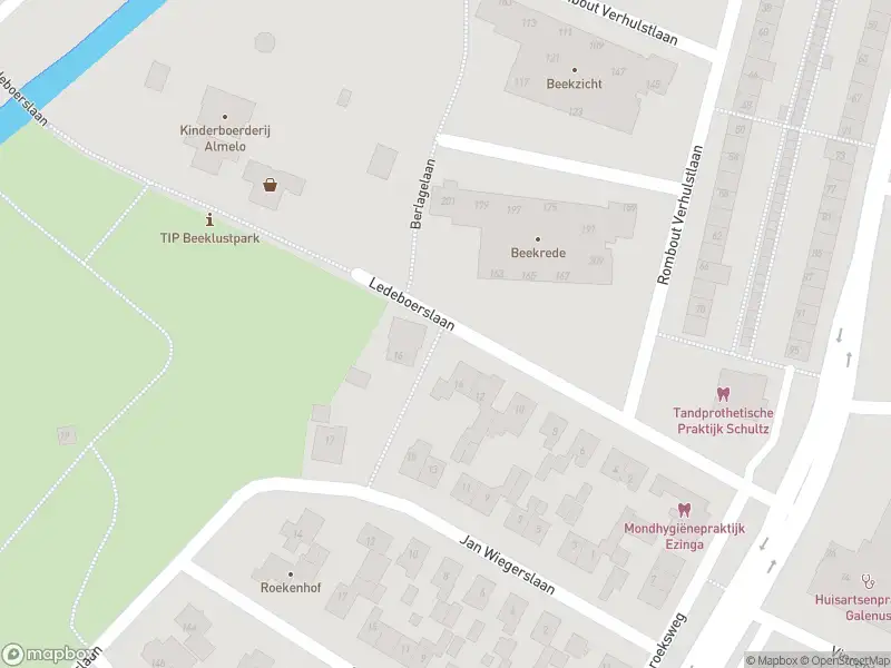 Politie naar de Ledeboerslaan in Almelo vanwege aanrijding met letsel