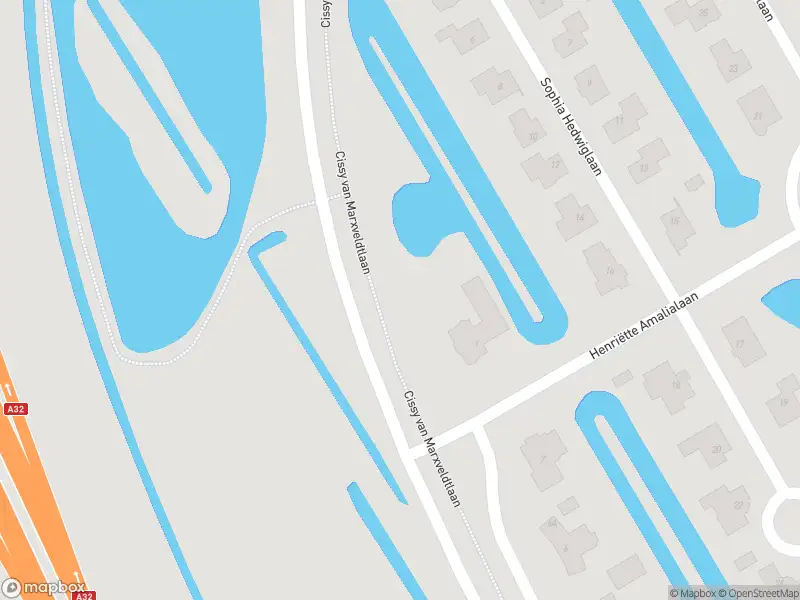 Brandweer met gepaste spoed naar de Cissy van Marxveldtlaan in Oranjewoud