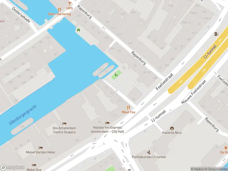 Ambulance met grote spoed naar de Nieuwegrachtje in Amsterdam