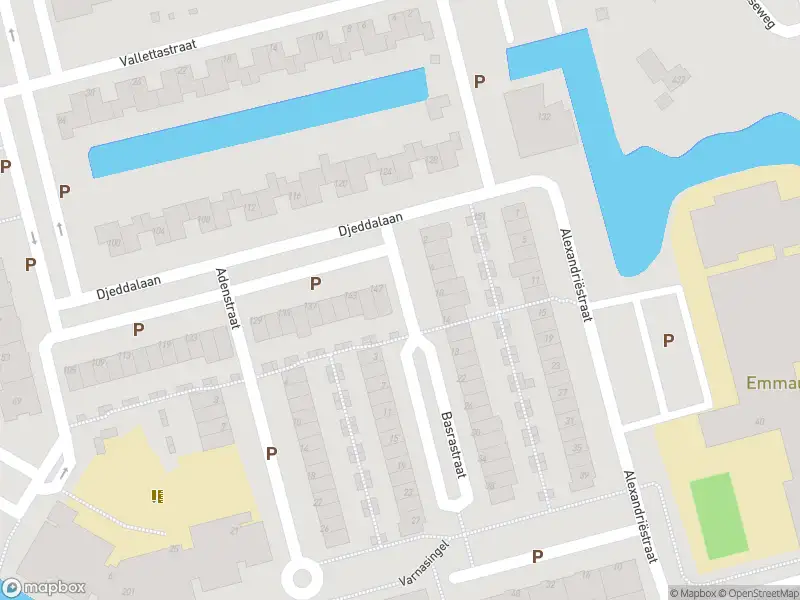 Ambulance met gepaste spoed naar de Basrastraat in Rotterdam