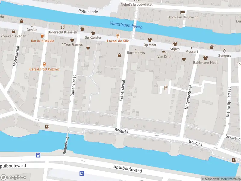 Ambulance met gepaste spoed naar de Pelserstraat in Dordrecht