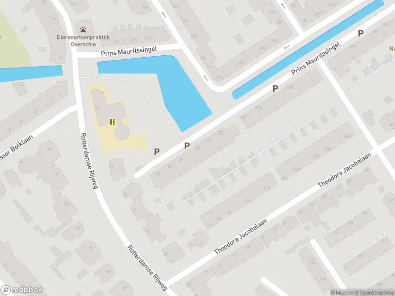 Ambulance met gepaste spoed naar de Prins Mauritssingel in Rotterdam