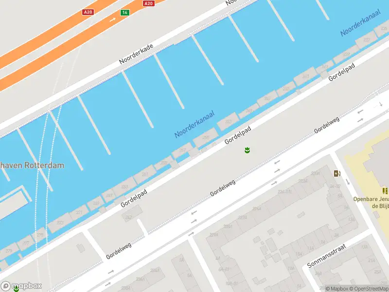 Ambulance met grote spoed naar de Gordelpad in Rotterdam