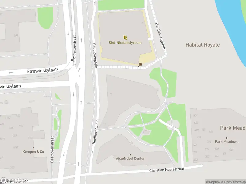 Ambulance met grote spoed naar de Beethovenplein in Amsterdam