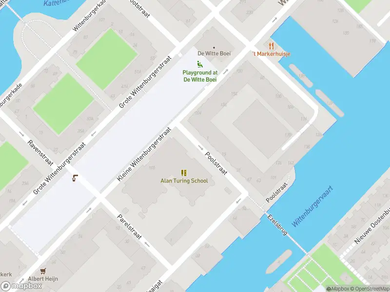 Ambulance met gepaste spoed naar de Poolstraat in Amsterdam