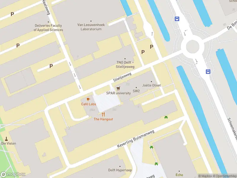 Ambulance met grote spoed naar de Van Mourik Broekmanweg in Delft