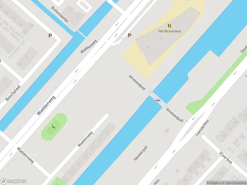 Ambulance met grote spoed naar de Waddenweg in Hoofddorp