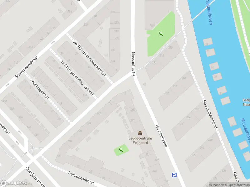 Ambulance met grote spoed naar de Steven Hoogendijkstraat in Rotterdam