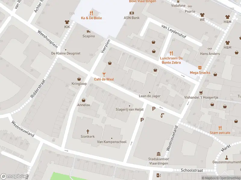 Ambulance met grote spoed naar de Paterstraat in Vlaardingen