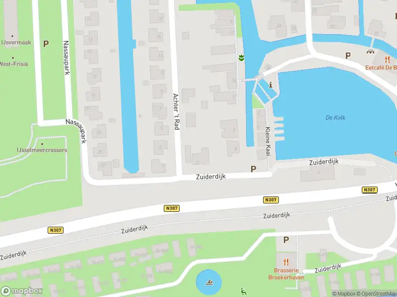 Ambulance met grote spoed naar de Achter 't Rad in Bovenkarspel